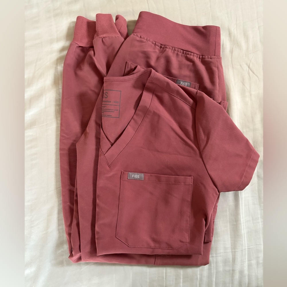 Figs Set (top/high waisted joggers) in rose quartz, size xxs